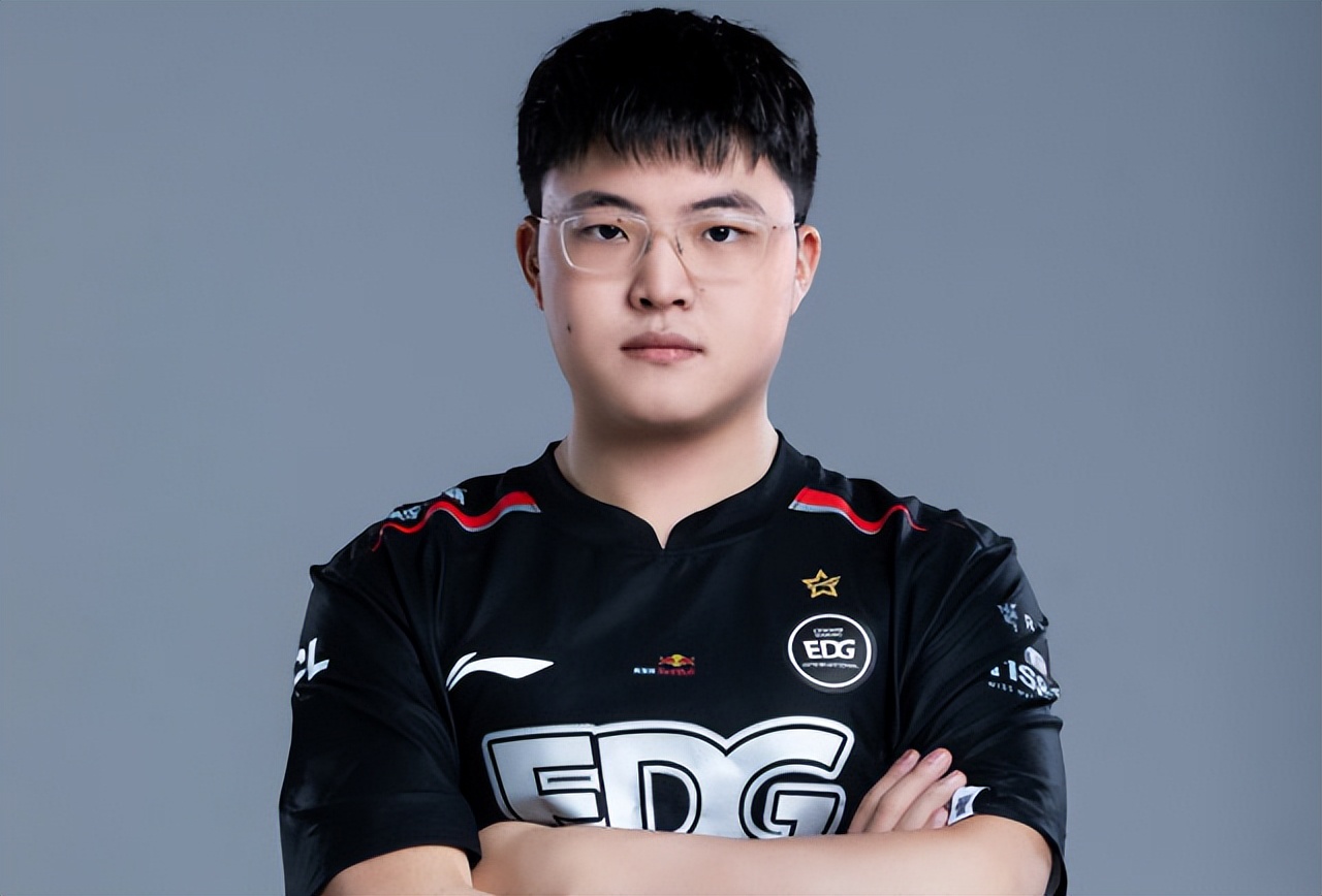 开云体育官方网站-EDG力克HKA，Uzi完成史诗逆转鏖战多局入围赛，点燃全场激情