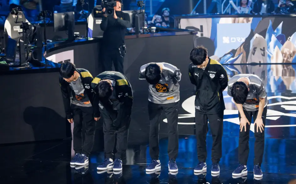 开云平台-DK横扫EDG，CoreJJ线上压制力十足焦点之战半决赛，引爆全场热议